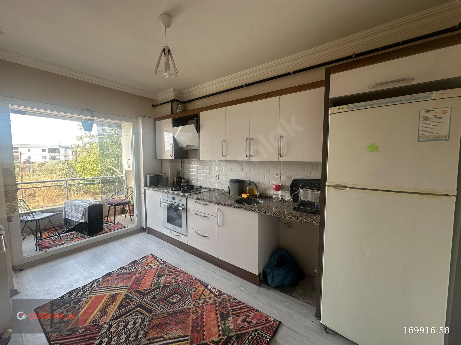 ÇÖZÜM EMLAK'TAN MURADİYE'DE 2+1 ARA KAT KARANLIKSIZ KÖŞE DAİRE