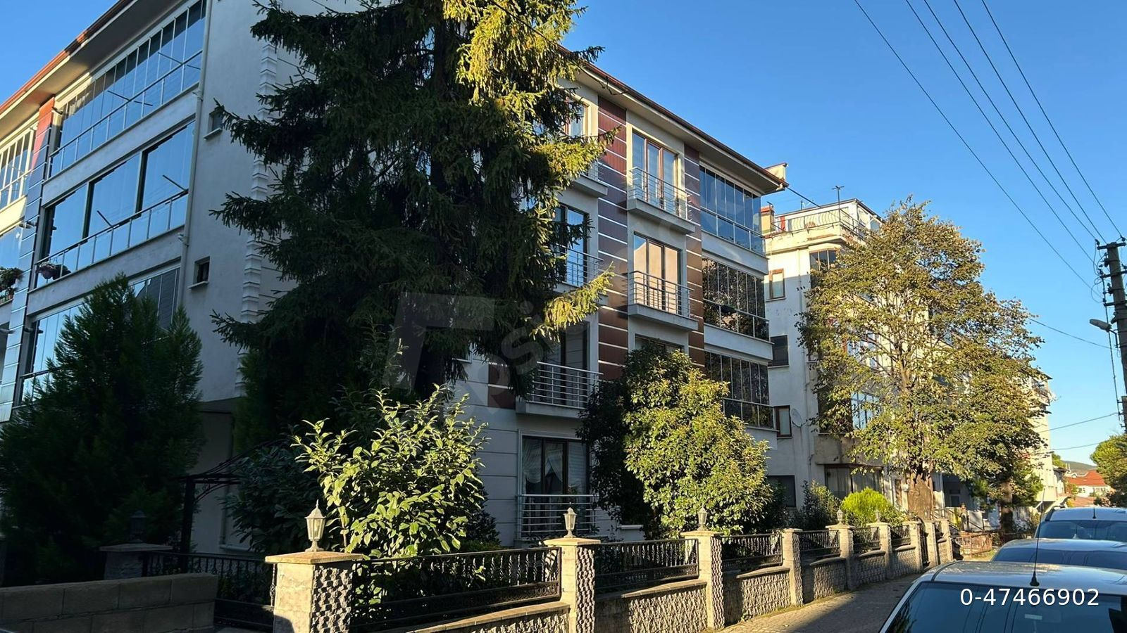 YUKARIÇARŞIDA CUMHURİYET ORTAOKULU YAKINI 110 m2 3+1 EBEVEYN BANYOLU BOŞ YENİ BOYALI