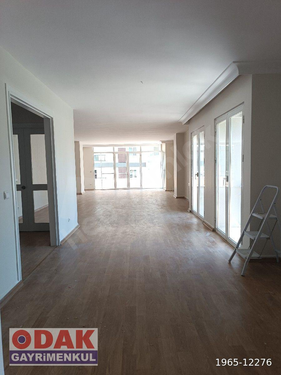 TOROS CADDESİ PRESTİJLİ BİNA, SEÇKİN KOMŞULAR