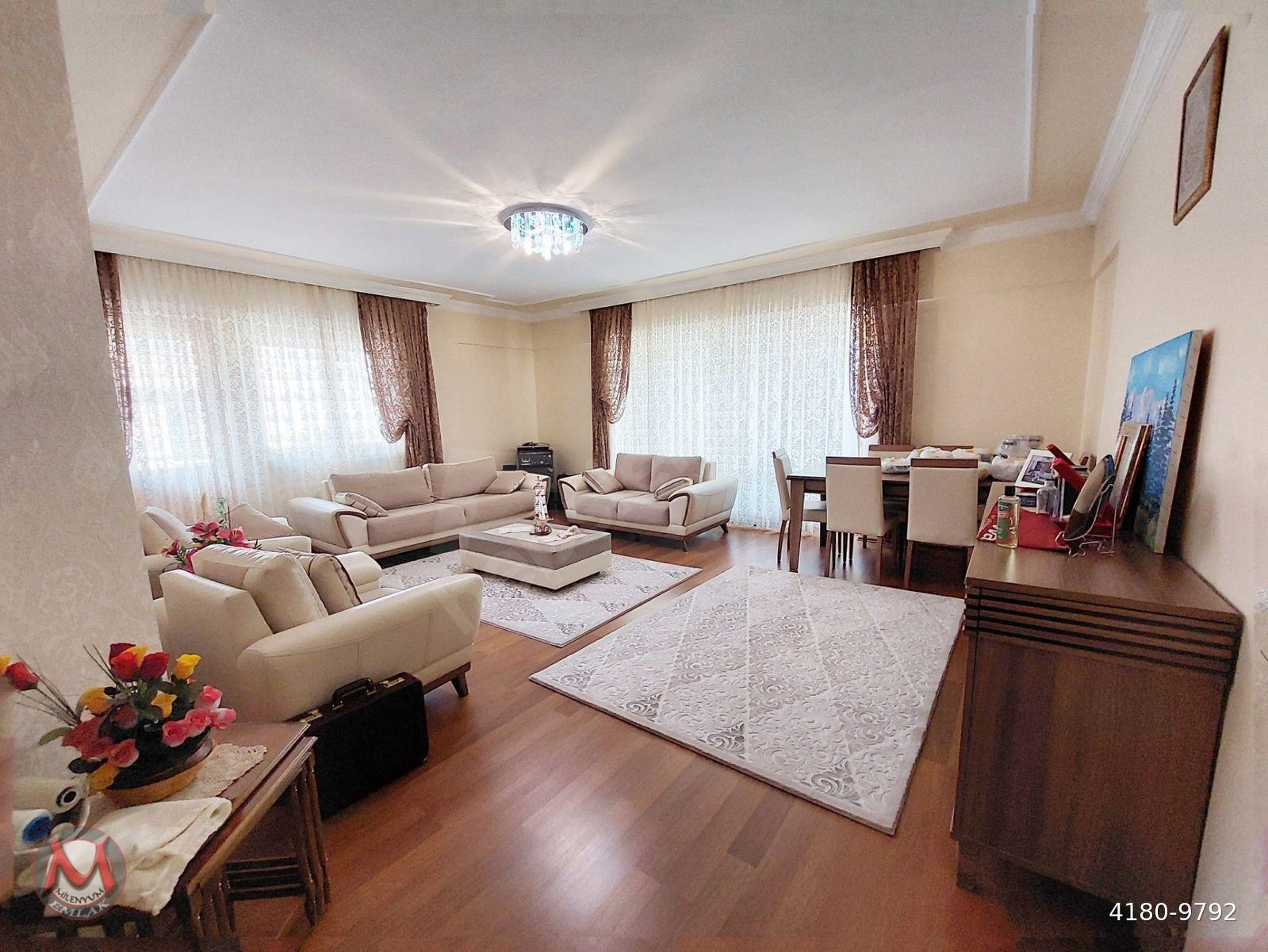 KABİL CADDE 3 BİNA 3+1 160 M2 ARAKAT 3 GENİŞ CAM BALKONLU DÜZLÜK'TE LÜKS YAPILI SATILIK DAİRE **