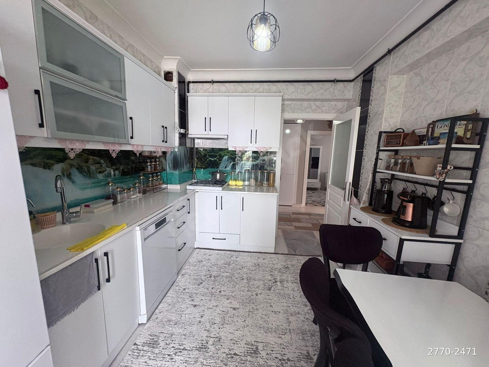 NUR EMLAK'TAN BOSTANCIK'TA GİRİŞTE GÜNEY CEPHE 3+1 DAİRE