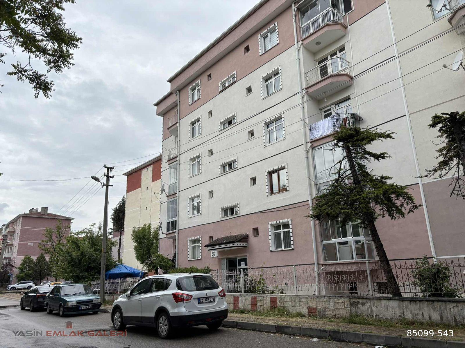 Fatih metro yanında ara katta 3+1 kiralık daire