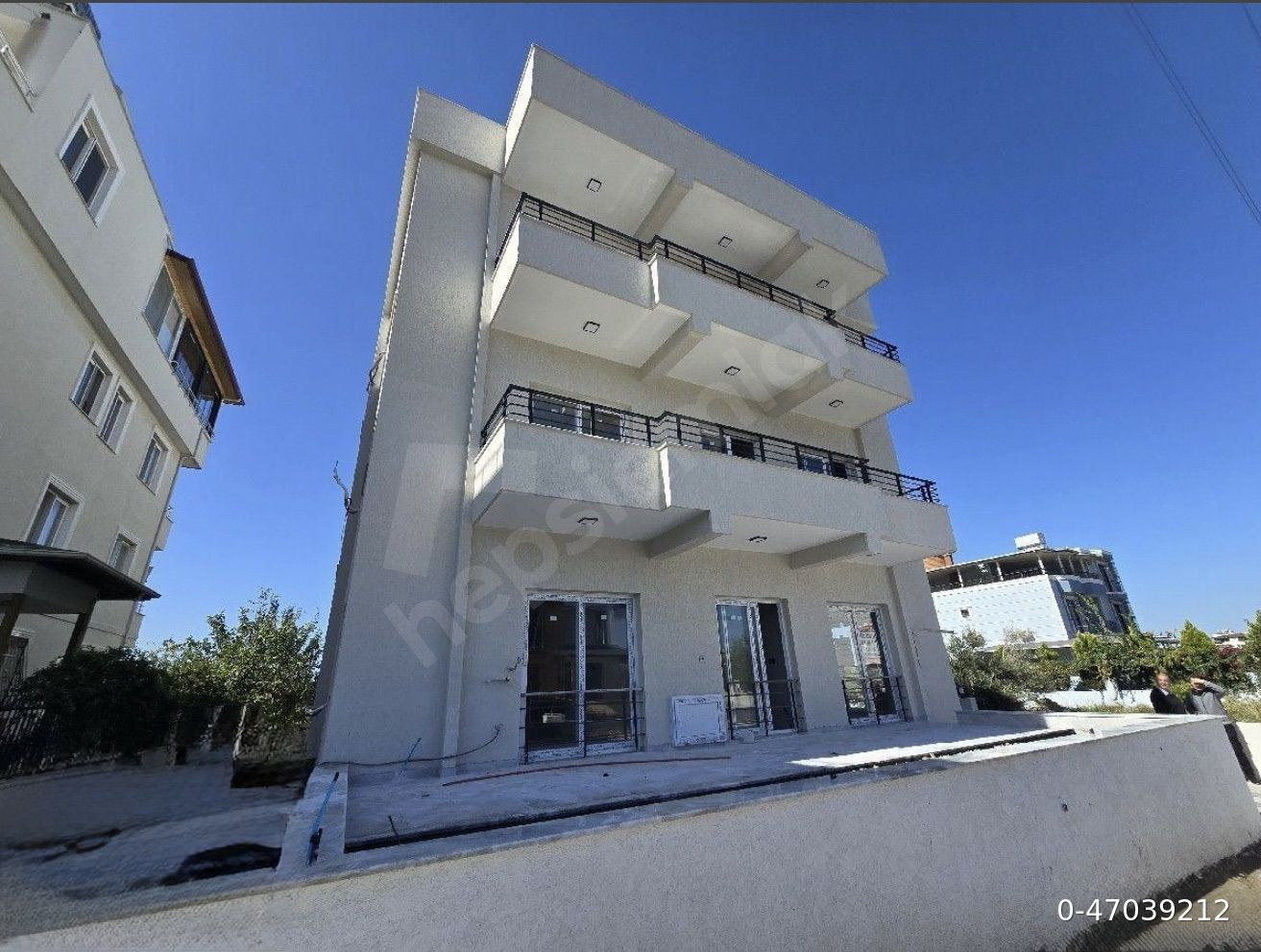 Sahibinden sıfır oturmaya hazır mutfak dolabı takılı daire.