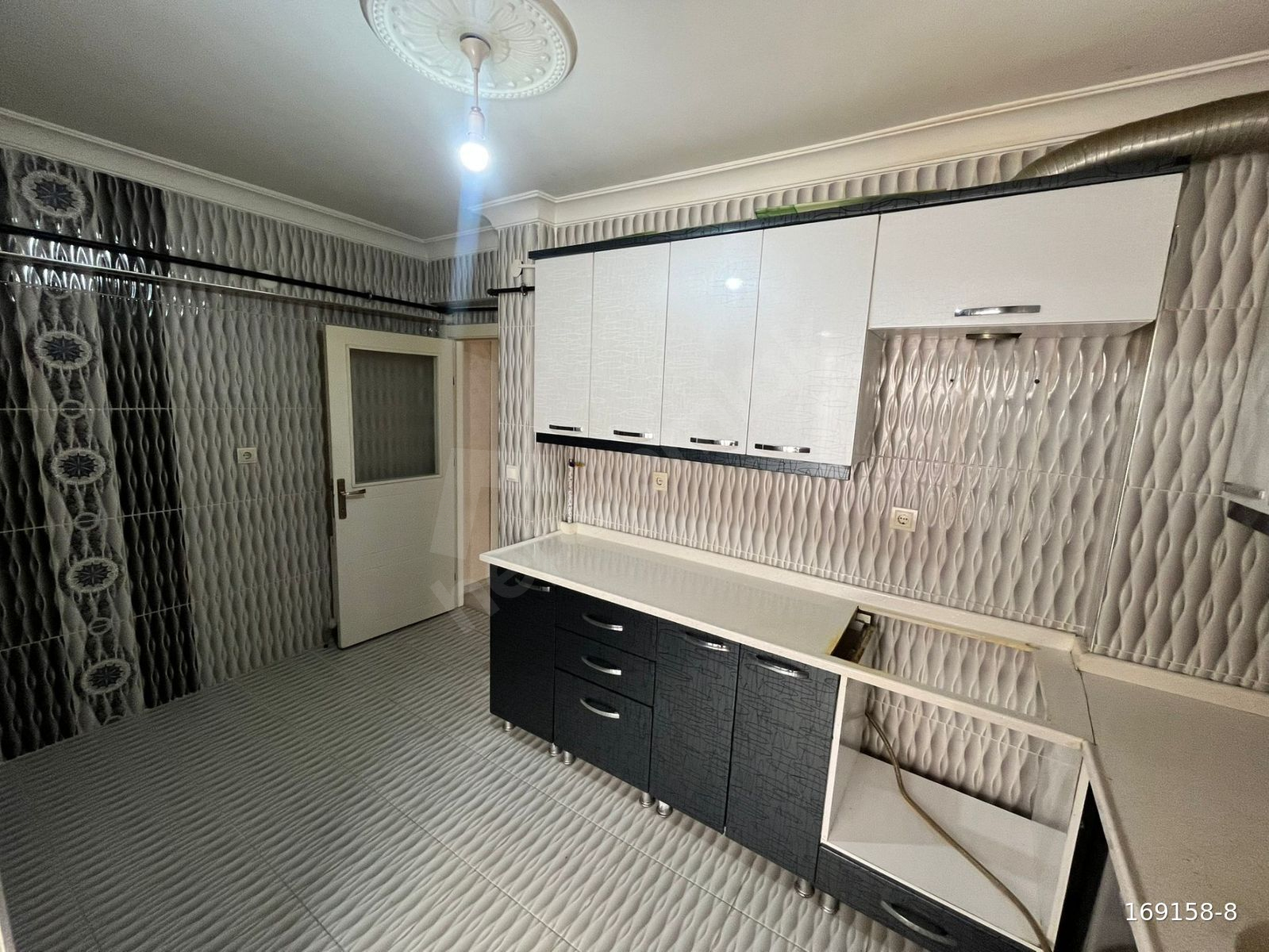 MERKEZ EMKA'DAN ŞENGÜLÜM MARKET YAKINI ASANSÖRLÜ 3+1 DAİRE