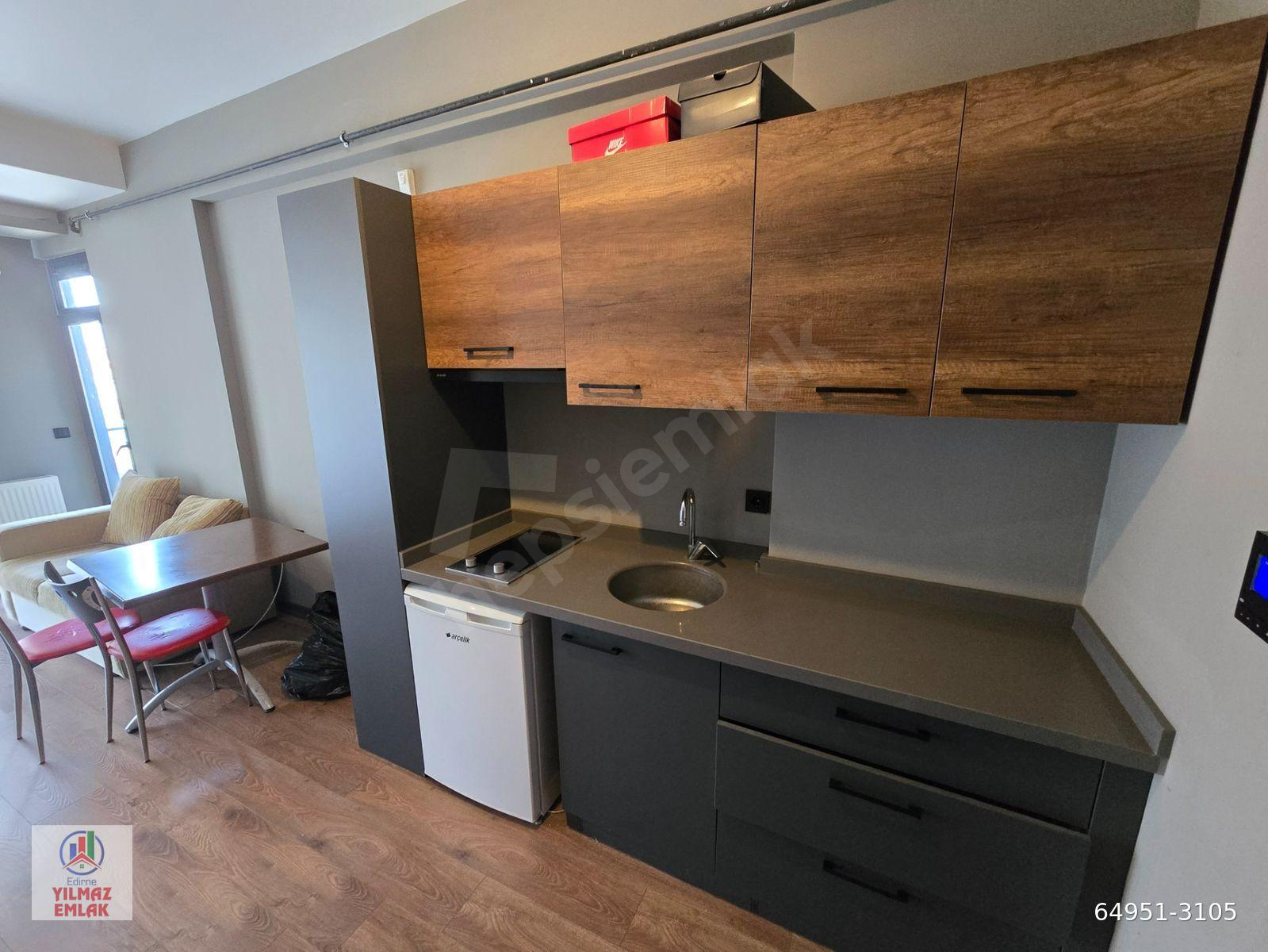 ADLİYENİN KARŞISI MERKEZİ KONUMDA ÖZEN PLAZA’DA 1+0 KİRALIK DAİRE