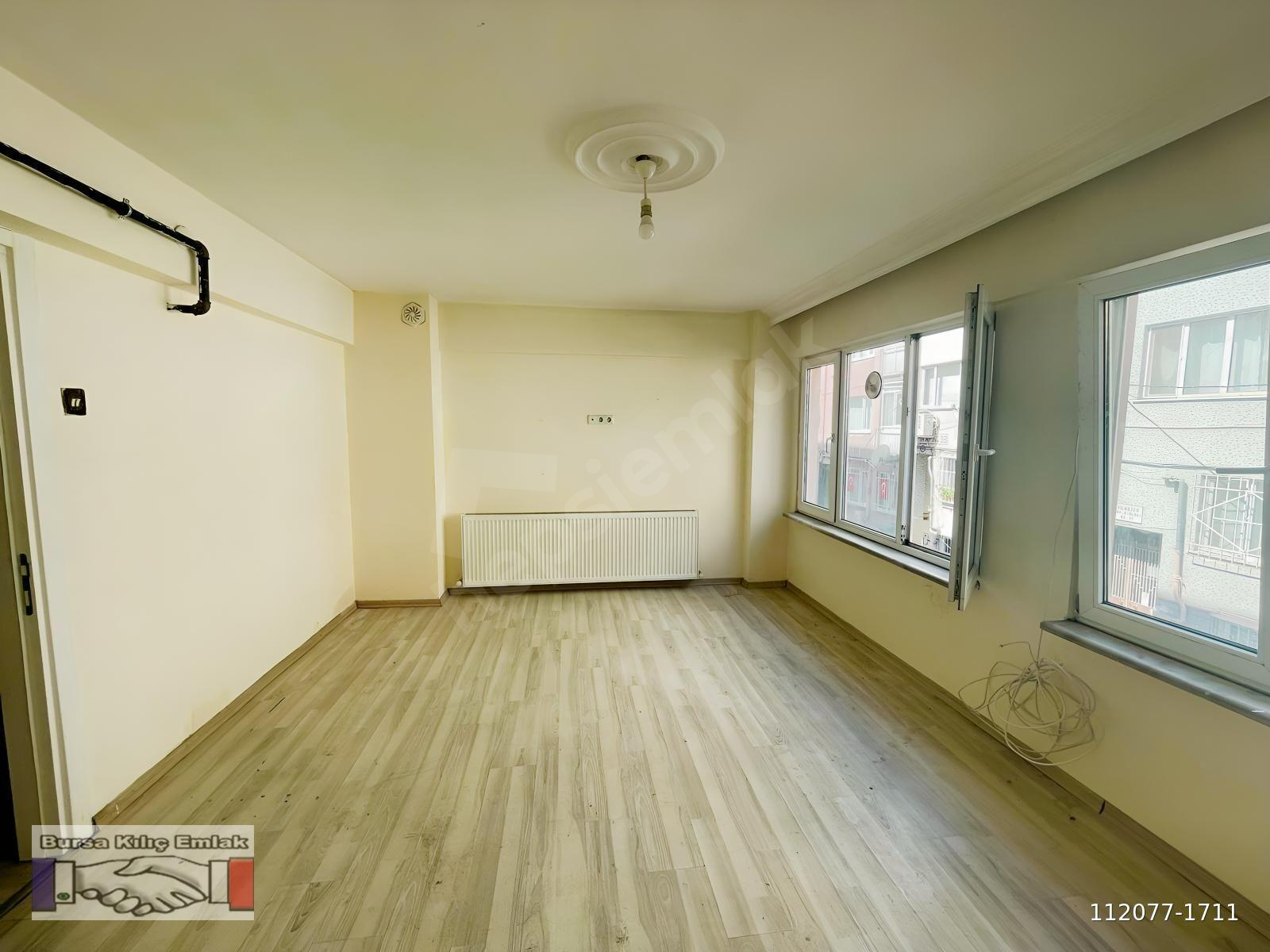 BURSA KILIÇ TAN ALTIPARMAK SELİMİYE DE SATILIK 1. KAT 2+1 DAİRE