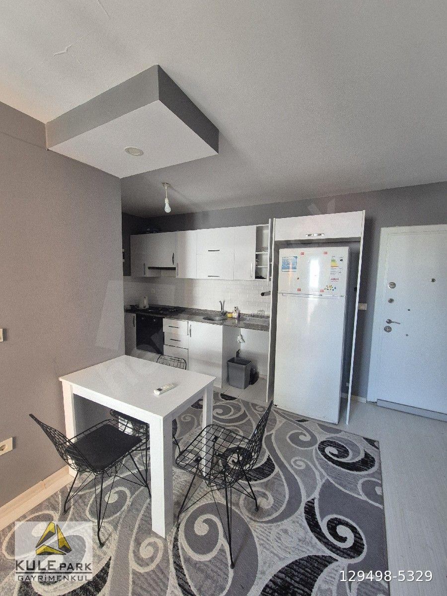 CADDE ÜZERİ 1+1 FULL EŞYALI MERKEZİ KONUMDA BALKONLU KİRALIK DAİRE