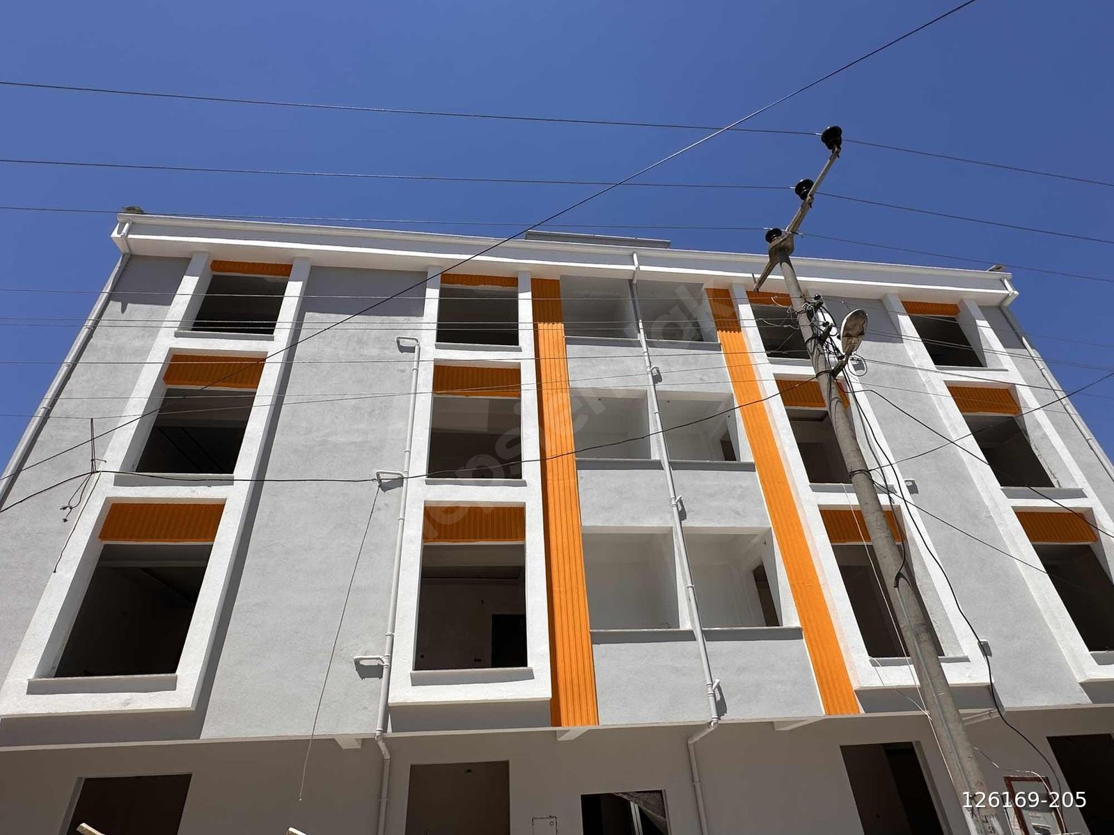 KEPSUT MERKEZDE EYLÜL TESLİMLİ SATILIK GENİŞ 2+1 LER