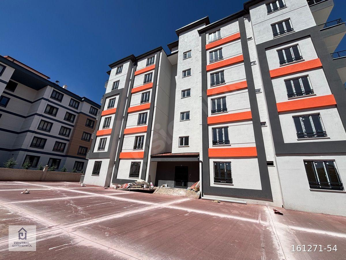 ZENTRALDEN KARAMAN YOLU KAVŞAĞI 3+1 ARAKAT SİTEİÇİ SATILIK DAİRE