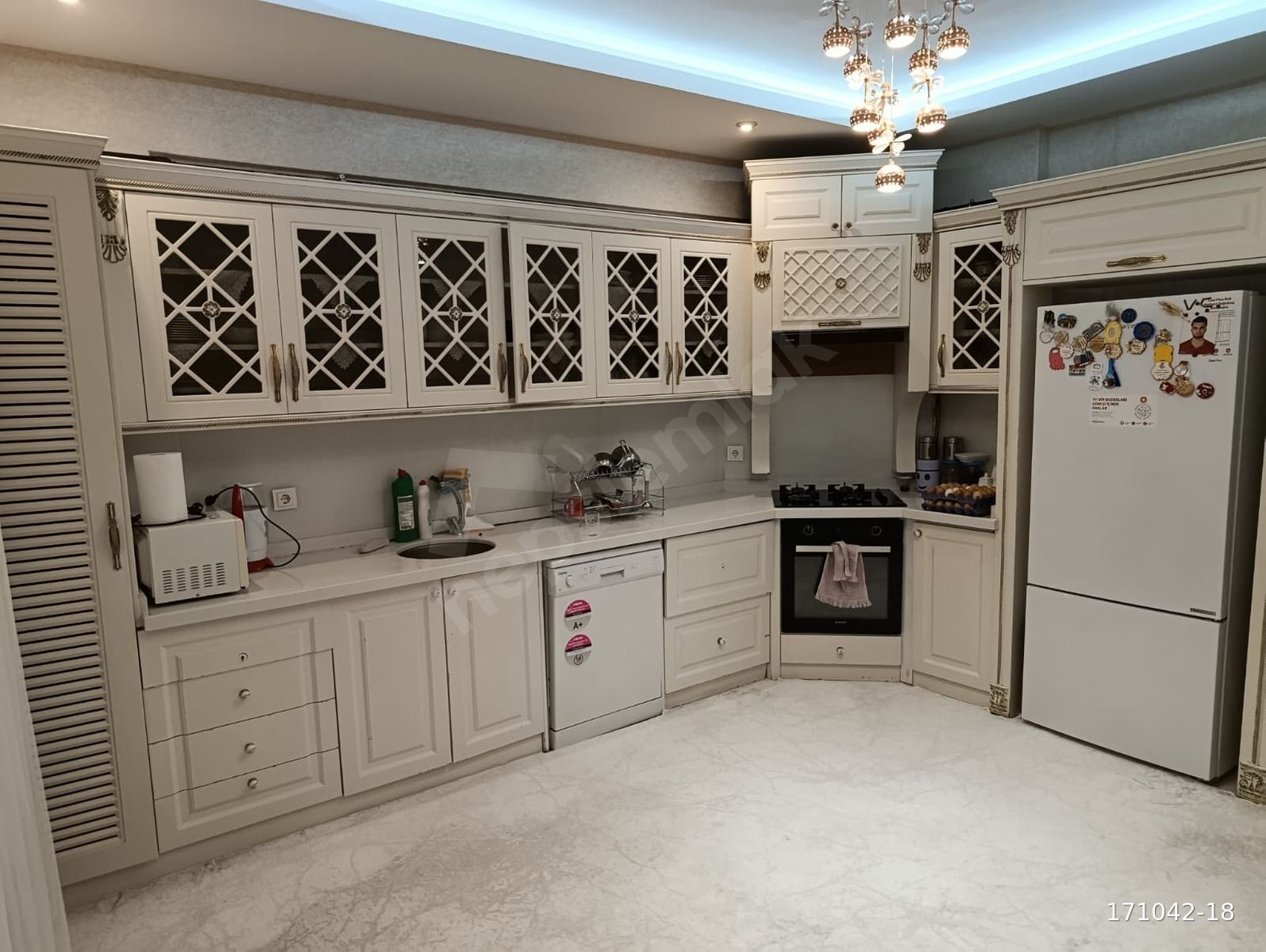 KARACAAHMET'TE SÜPERLÜX GENİŞ 4+1 MASRAFSIZ DAİRE