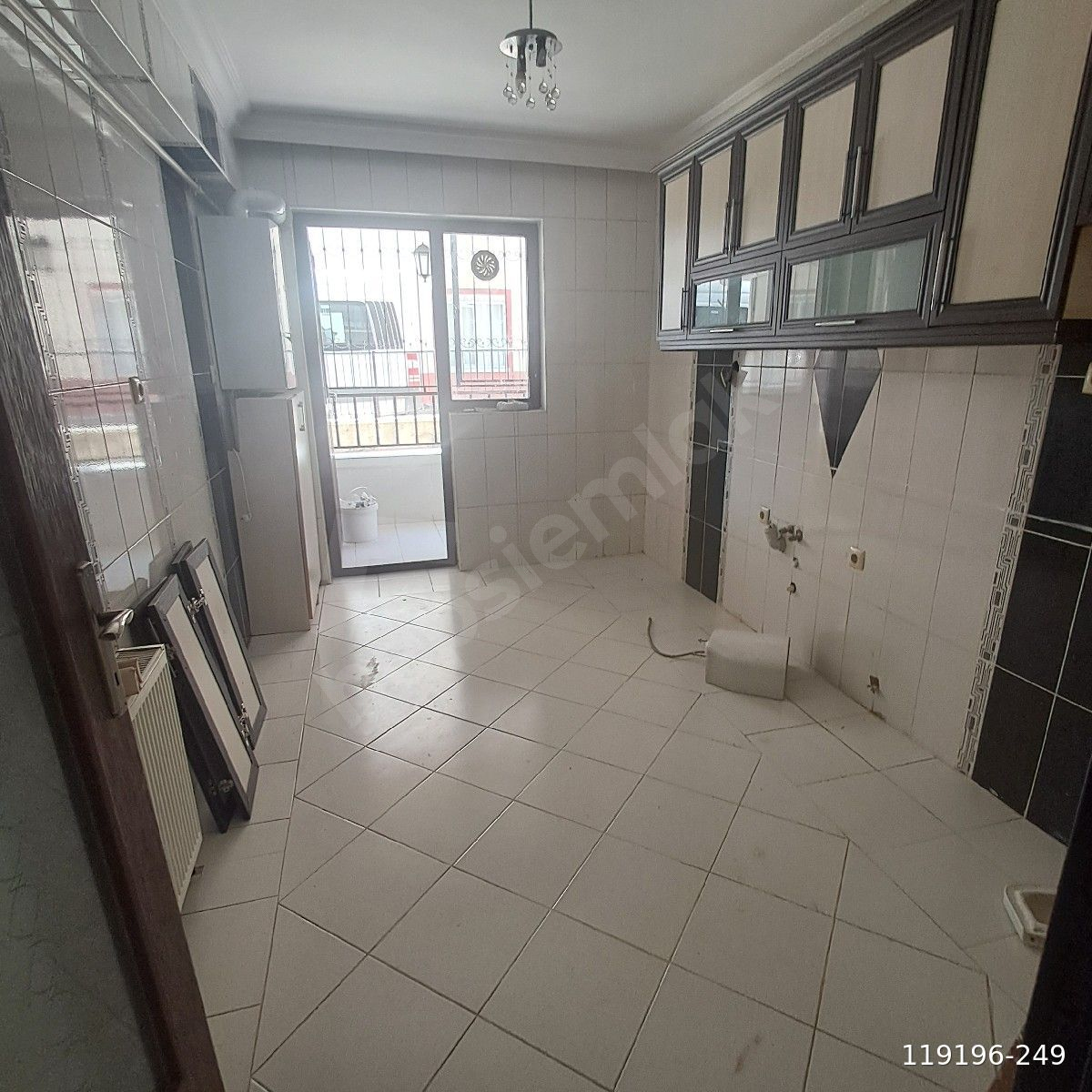 Beşikkaya Mahallesi'nde Pazar Pazarın orada 2+1 giriş Merkezi yerde kiralık daire