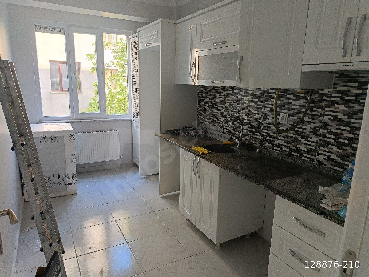 Fatih Mahallesinde Kiralık 2+0 Ayrı mutfaklı bakımlı Daire. AVCI EMLAK TEL: 05427321434