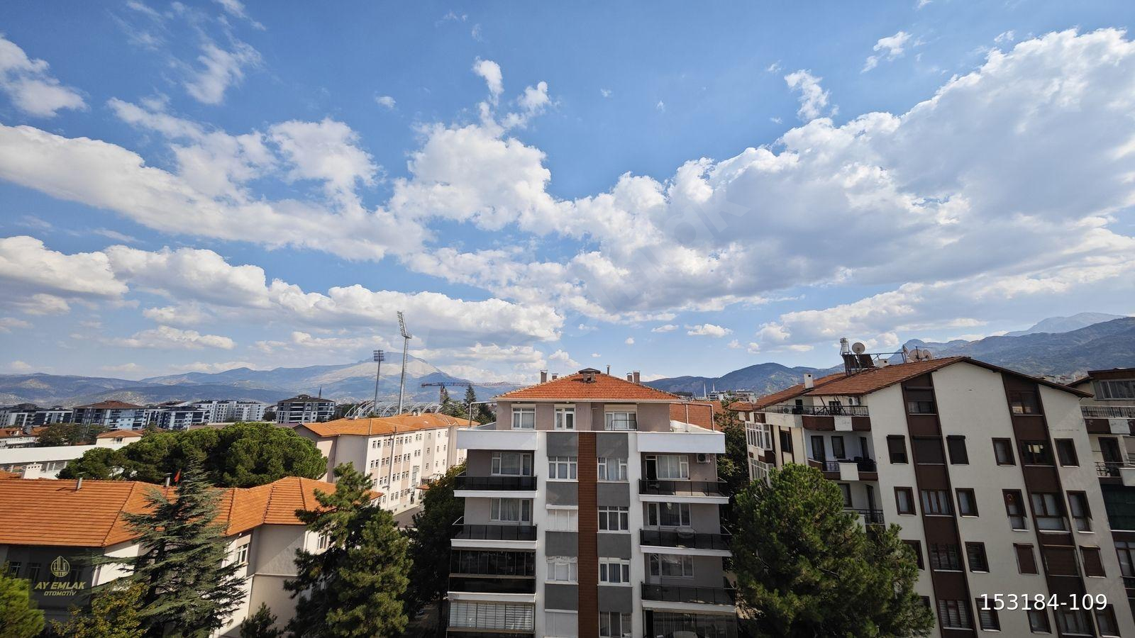 İSTASYON CADDESİ ÜZERİNDE KAPALI BALKONLU MANZARALI