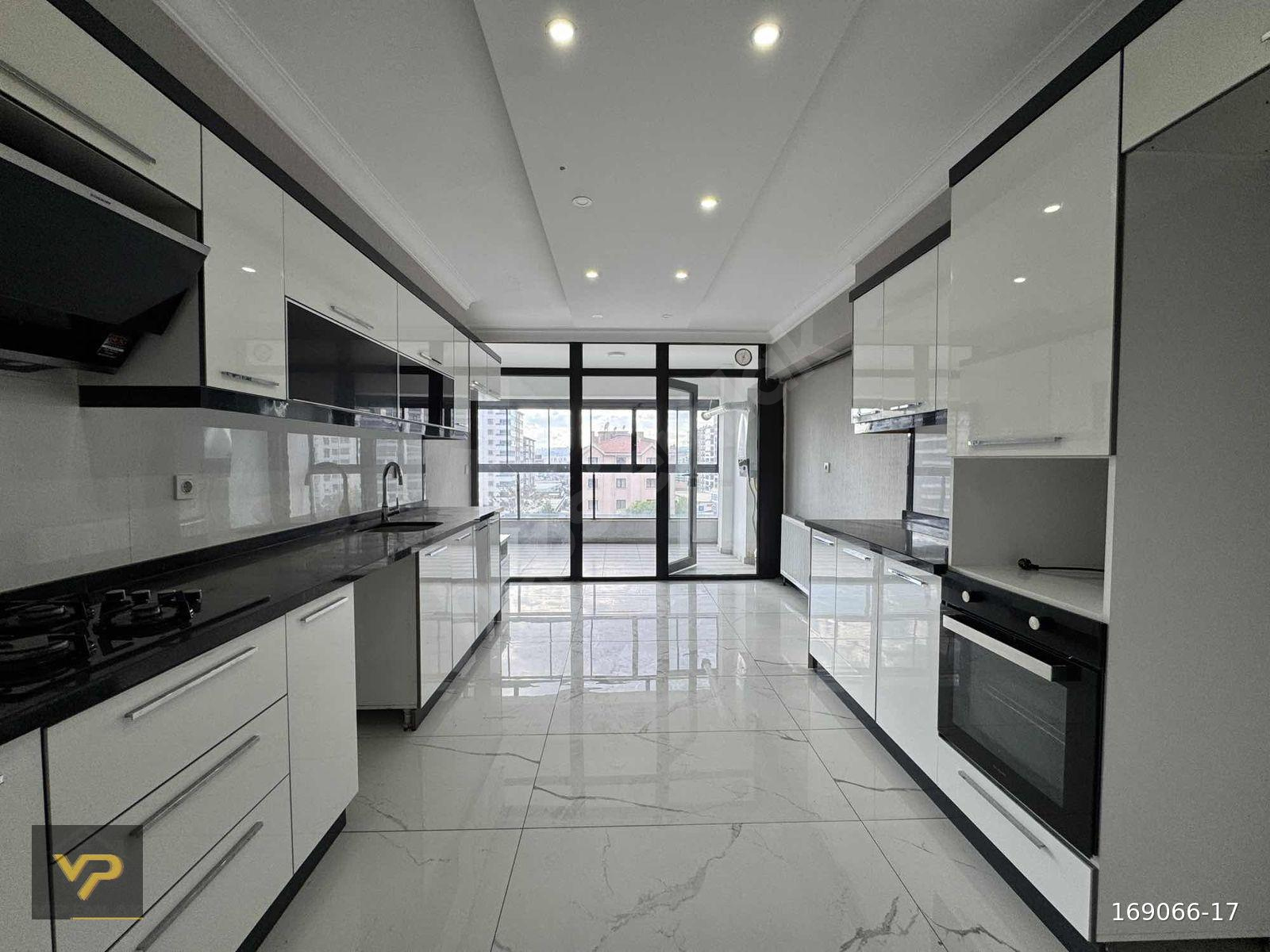 VİP'DEN ÖNÜ AÇIK KAPALI GARAJ FULL YAPILI 4+1 SİTE DAİRESİ