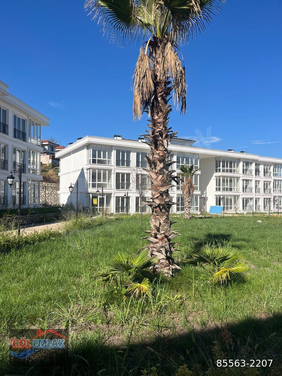 SAPANCA YÜZEVLER MAH.DE SİTE İÇİNDE SIFIR 1.KAT 3+1 DAİRE