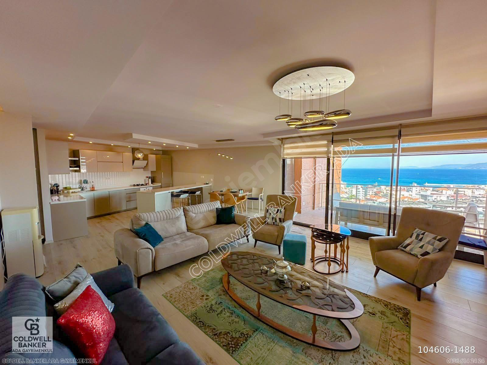 Kuşadası Terrace Ada Sitesi'nde Panoramik Deniz Manzaralı Satılık 3+1 Lüks Daire