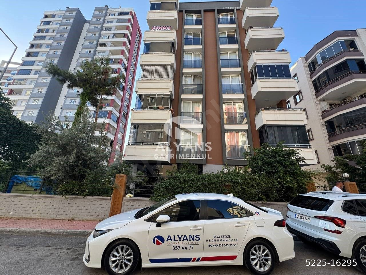 ALYANS'TAN SİTE İÇİ TEK BLOK OTOPARKLI GENİŞ OTURUM 3+1