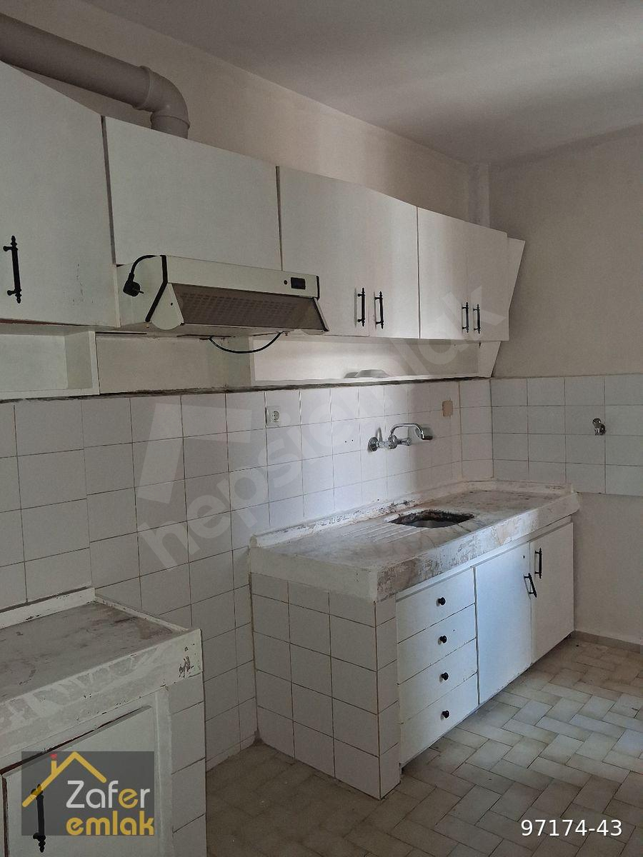 EDİRNE UZUNKÖPRÜ GAZİ CADDESİNDE SATILIK 3. ARAKAT 2+1 DOĞALGAZLI SATILIK DAİRE.