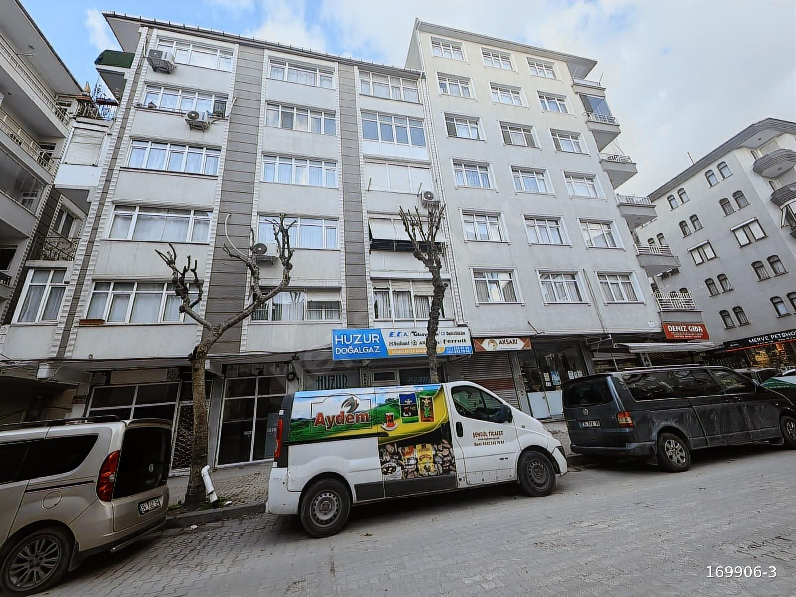 İSTANBUL BAHÇELİEVLER'DE SATILIK ÇİFT BALKONLU 3+1 DAİRE