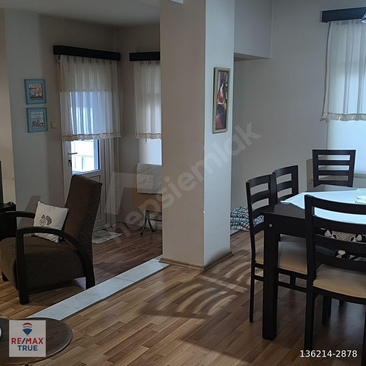 İZMİT PLAJ YOLU SİTE İÇİ EŞYALI 3+1 / 2 BANYO /BALKON / M.ISITMA