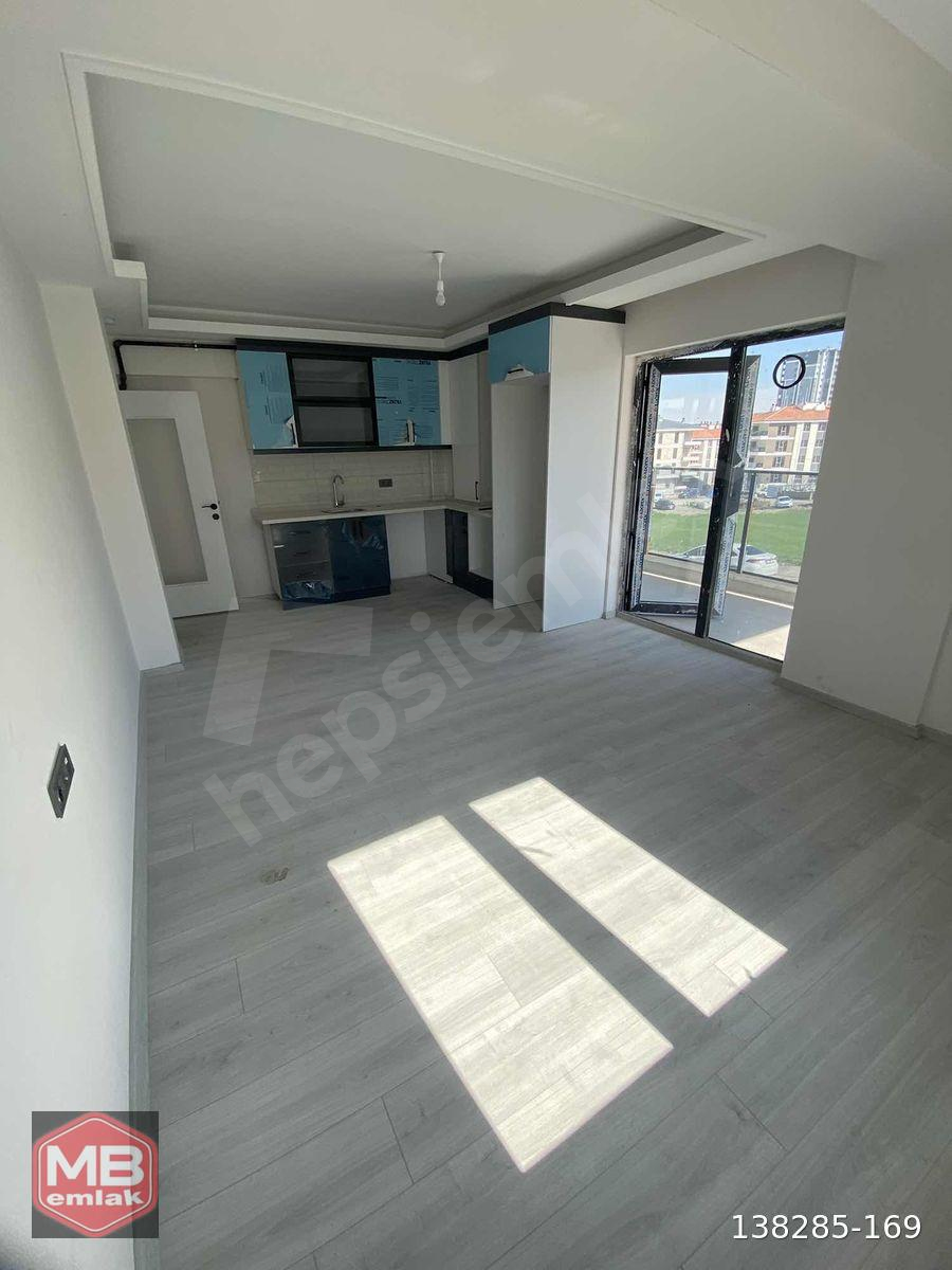 Susuz merkezde yol cepheli acil satılık 2+1