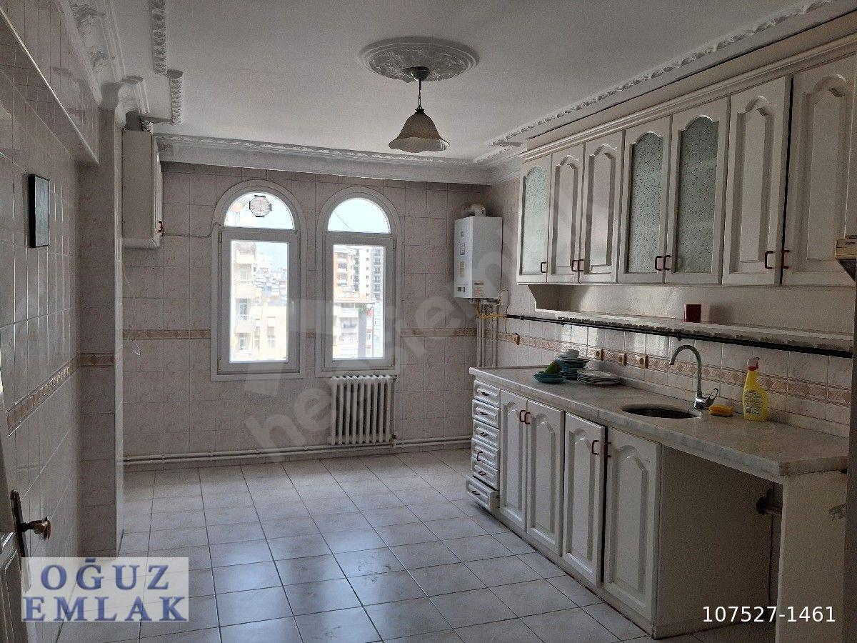 KURTULUŞ MAHALESİNDE VALİLİK KARŞISINDA DOĞALGAZLI 5+1 KİRALIK DAİRE
