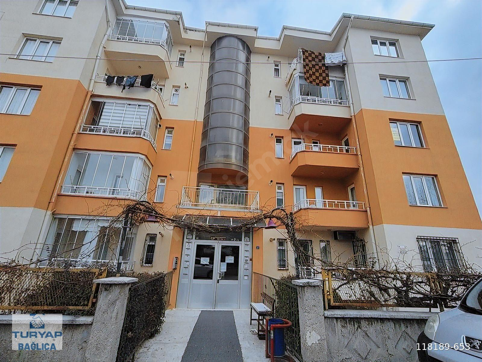 Site içinde 3+1 Cadde Üstü Ara Kat Daire