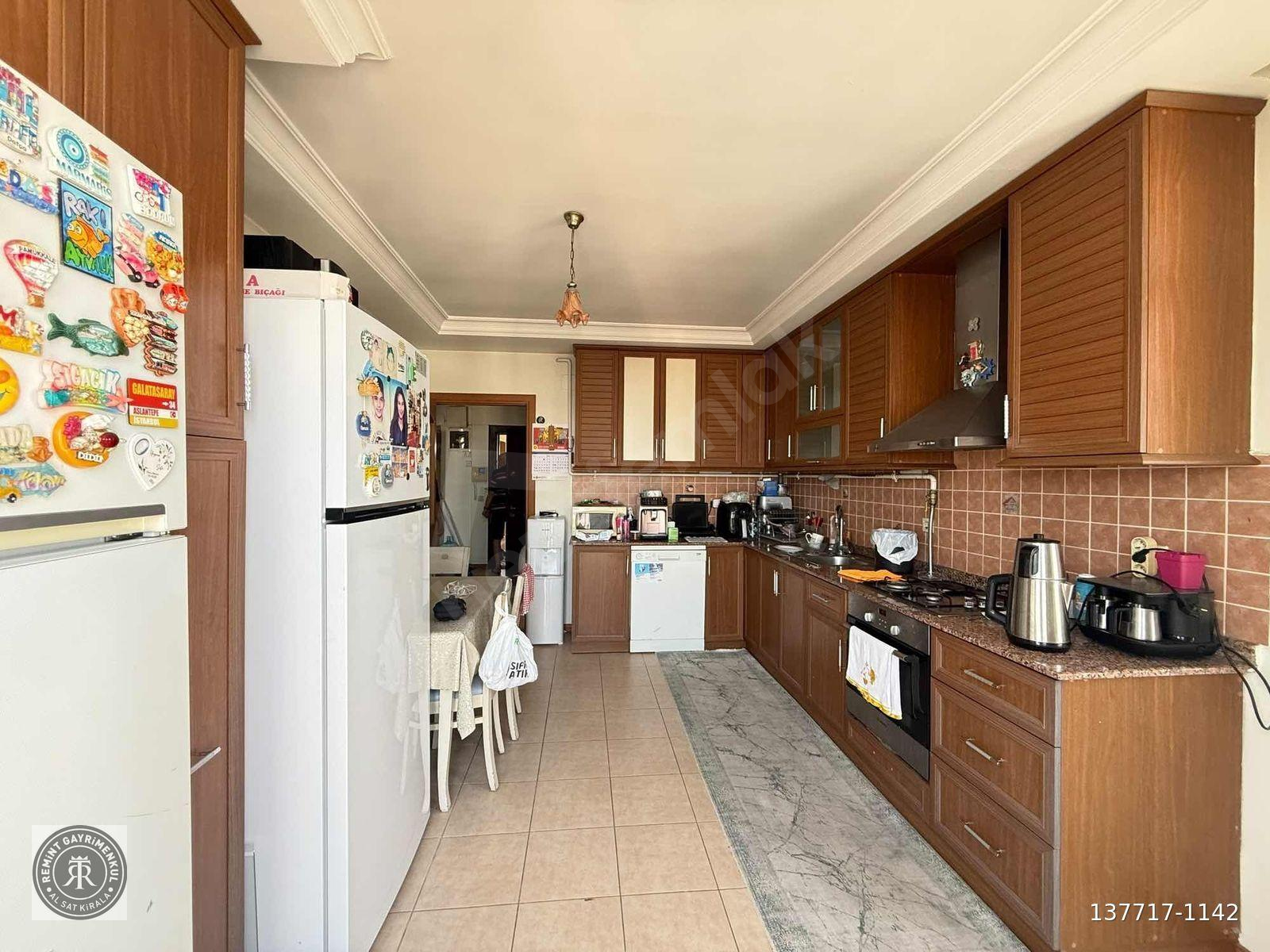 YURT MAHALLESİ HAYALPARK BUL. ÜZ. 4+1 KAPALI HER KAT TEK DAİRE!