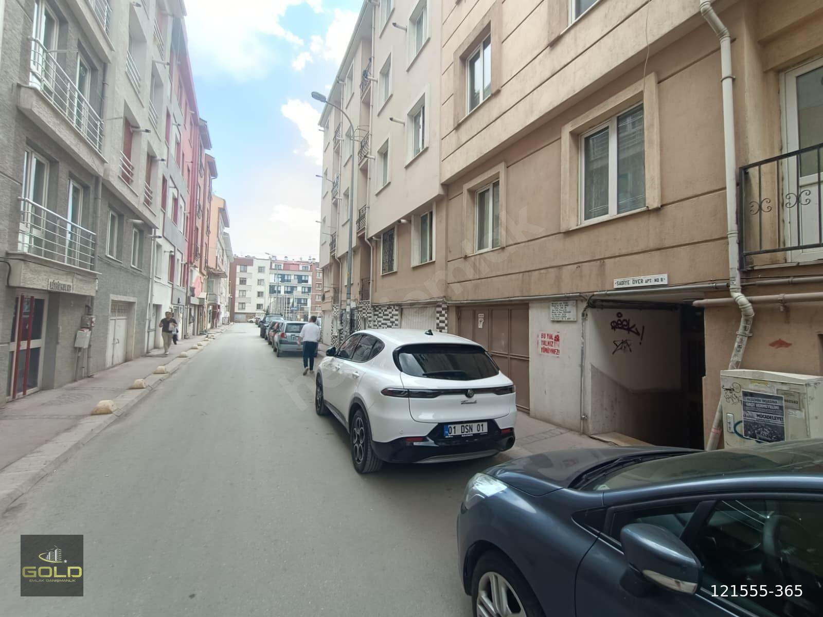GOLD EMALK'TAN ESPARK YAKINI BALKONLU ARA KAT ÇİFT CEPHE 1+1