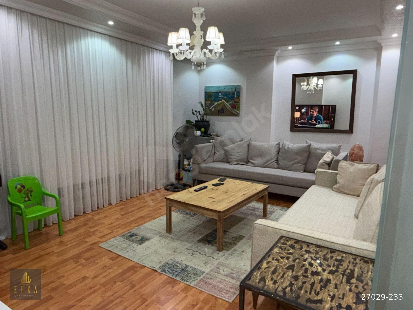 Bahçelievler Hürriyet'te Satılık 2+1 Daire, 90m², Merkezi Konum