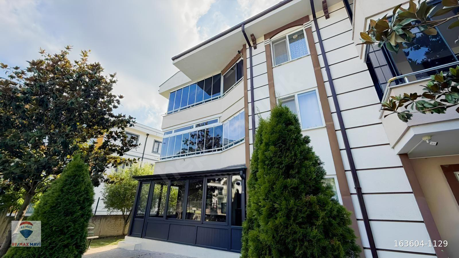 RE/MAX MAVİ'DEN BH HUZUR LİVA 5 SİTESİNDE 3+1 ÇATI DUBLEKS DAİRE