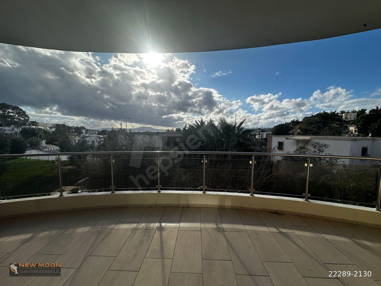 Bodrum Kumbahçede Kısmi Deniz Manzaralı Dubleks Daire