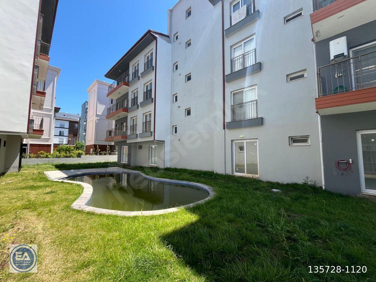 Kuşadası davutlar’da havuzlu sitede 2 + 1 daire