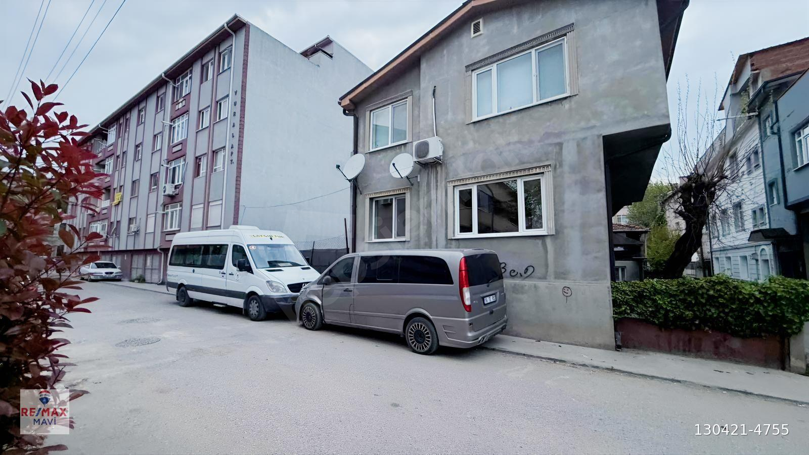 REMAX MAVİ'DEN ADAPAZARI ORTA MAHALLE'DE KİRALIK 2+1 DAİRE
