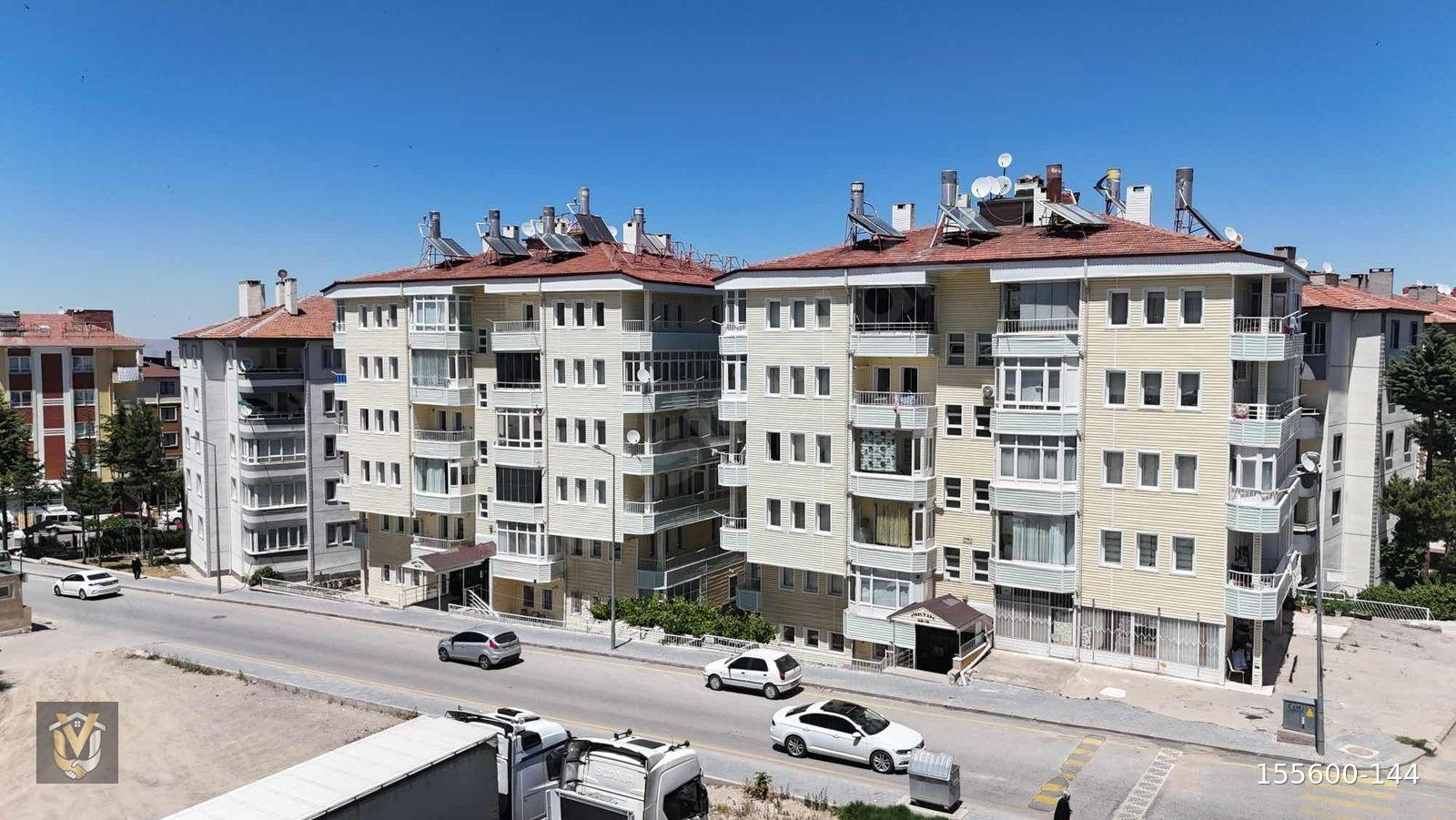 VERA'dan ESENTEPE DE FERAH GENİŞ ÜÇ CEPHE KİRALIK 3+1 DAİRE