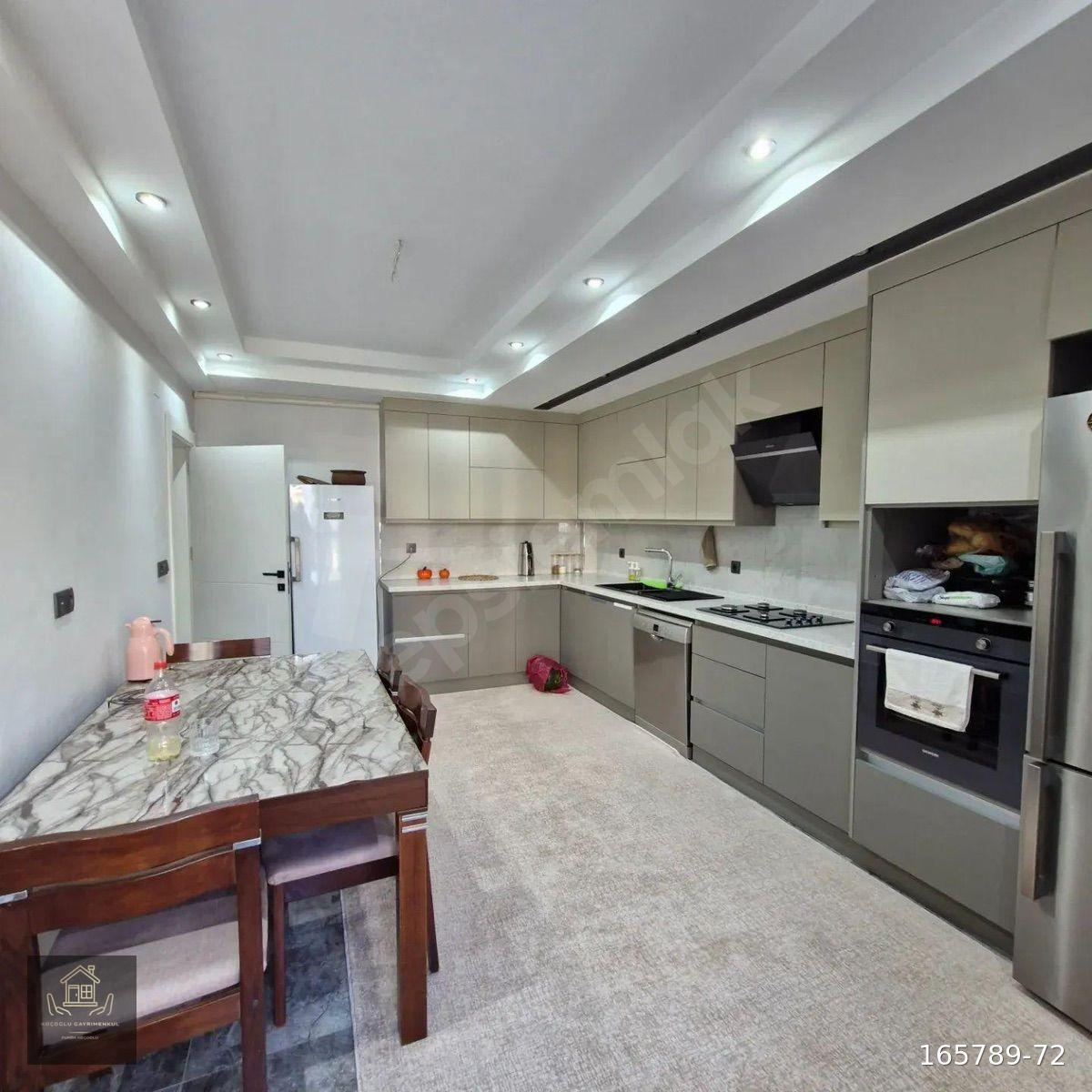 ERGENEKON MAHALLESİNDE 140m2 3+1 SATILIK DAİRE