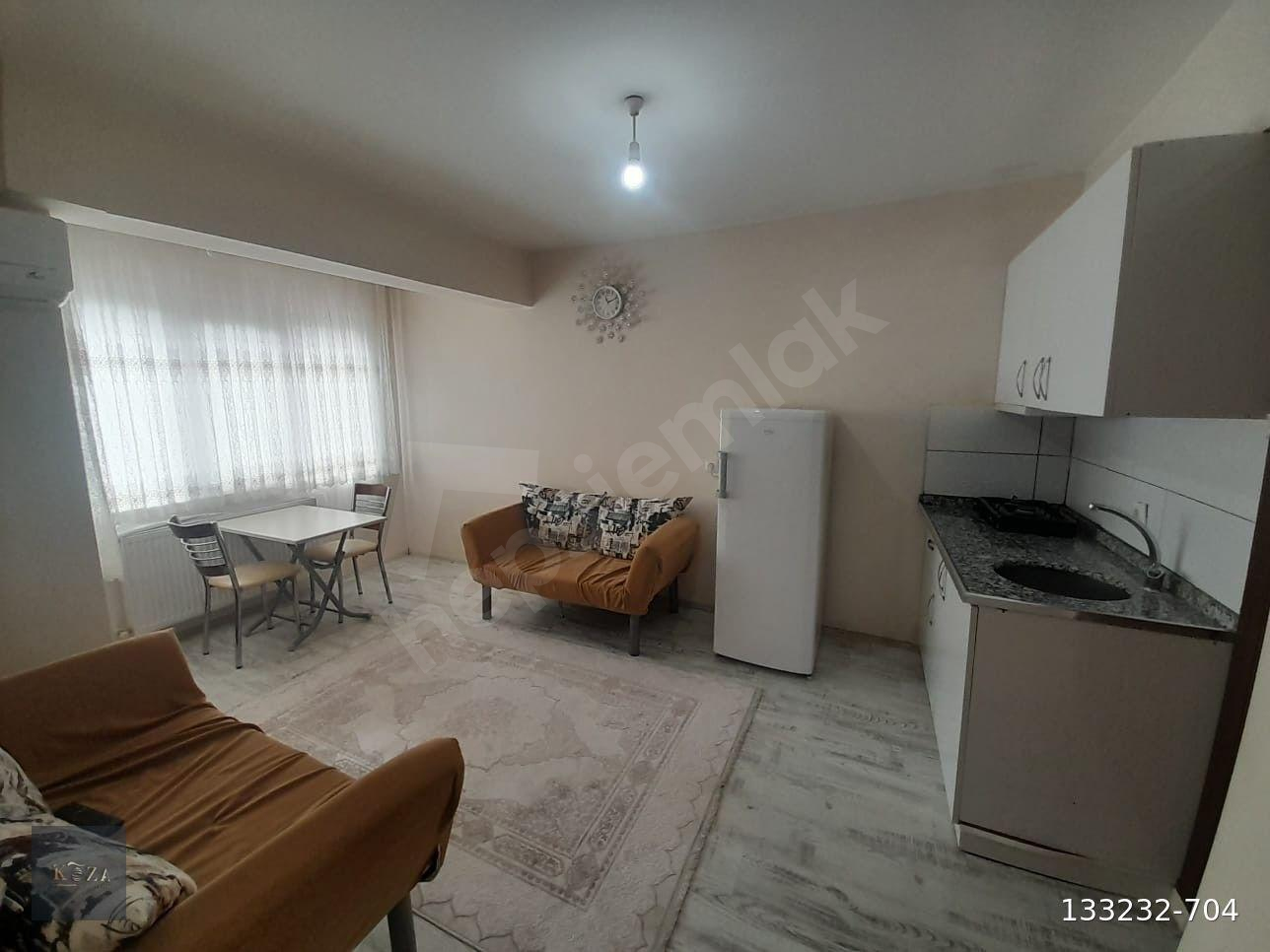KOZA'DAN ÜNİVERSİTEYE YÜRÜME MESAFESİNDE KİRALIK ARAKAT-BALKONLU APART