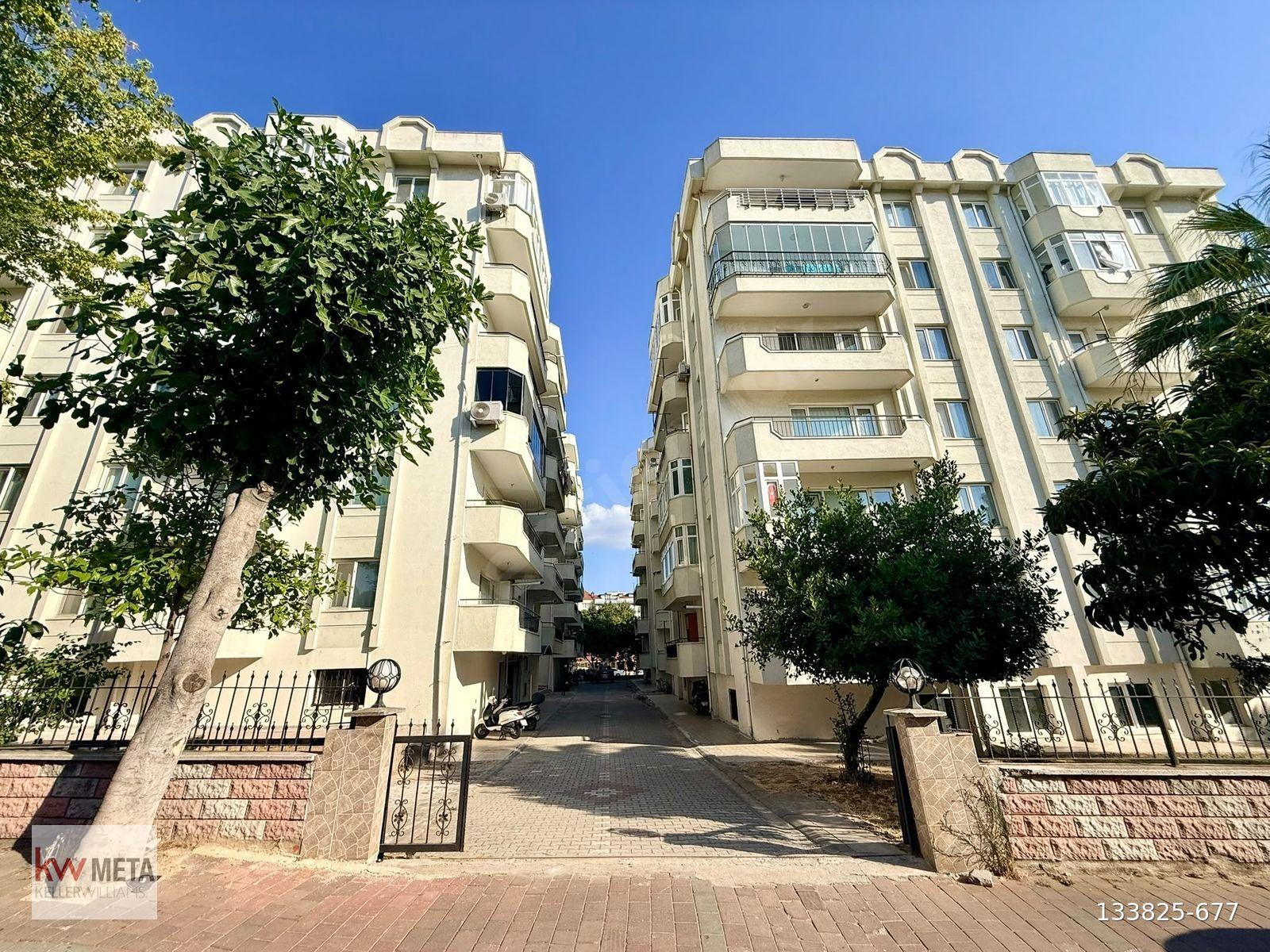 ÇANAKKALE MERKEZ'DE KÖKLÜ SİTEDE GENİŞ 3+1 SATILIK DAİRE