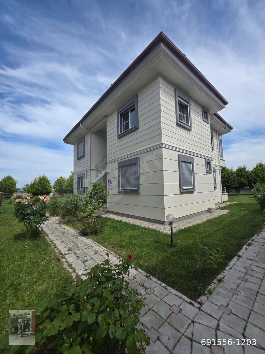 Burhaniye Ören’de Kiralık Kaloriferli Eşyalı 1+1Daire, Dilek Emlak’dan