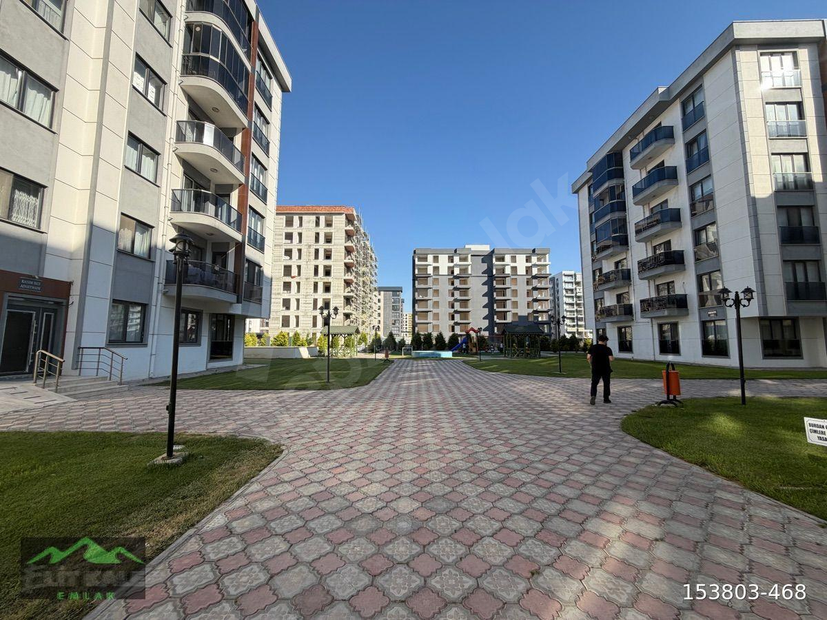 ESENLER SİTE İÇERİSİNDE 60 METRELİK YOLA YAKIN SATILIK 2+1 DAİRE