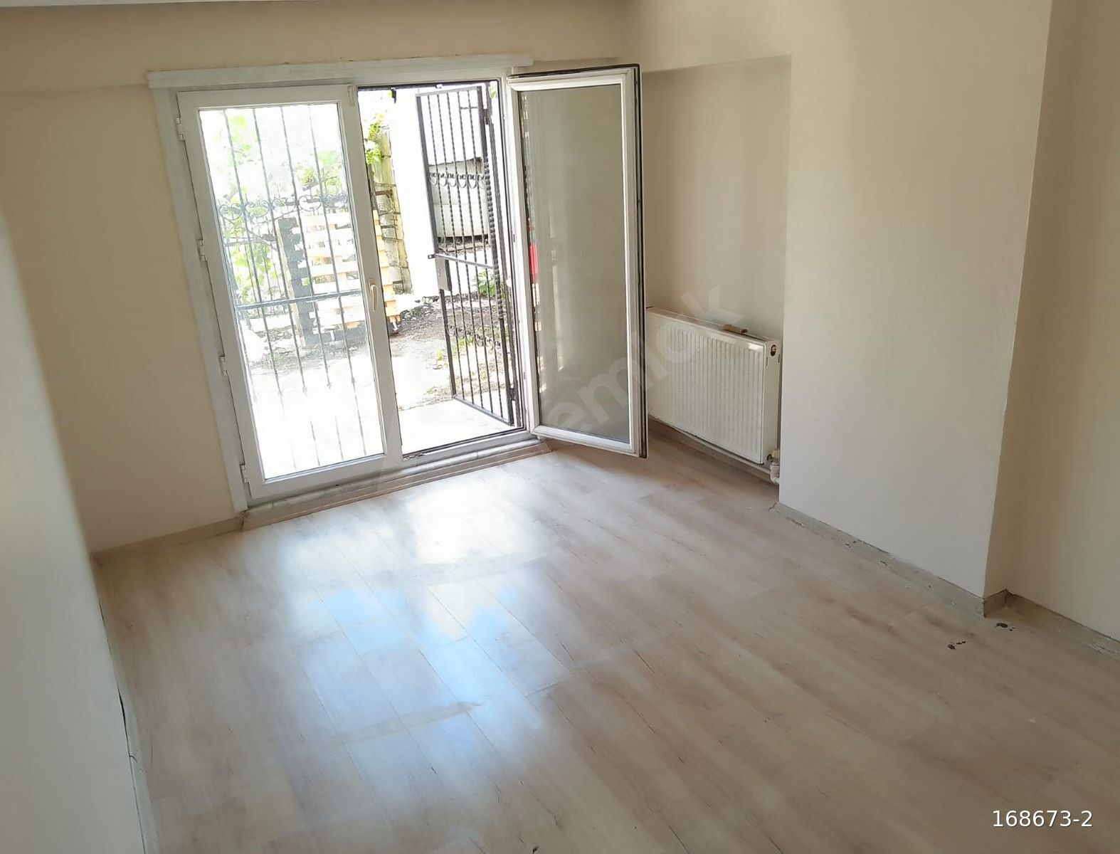 İÇERENKÖY GÜLDEN SOKAKTA 85m² net+50m² BAHÇE KULLANIMLI 2+1