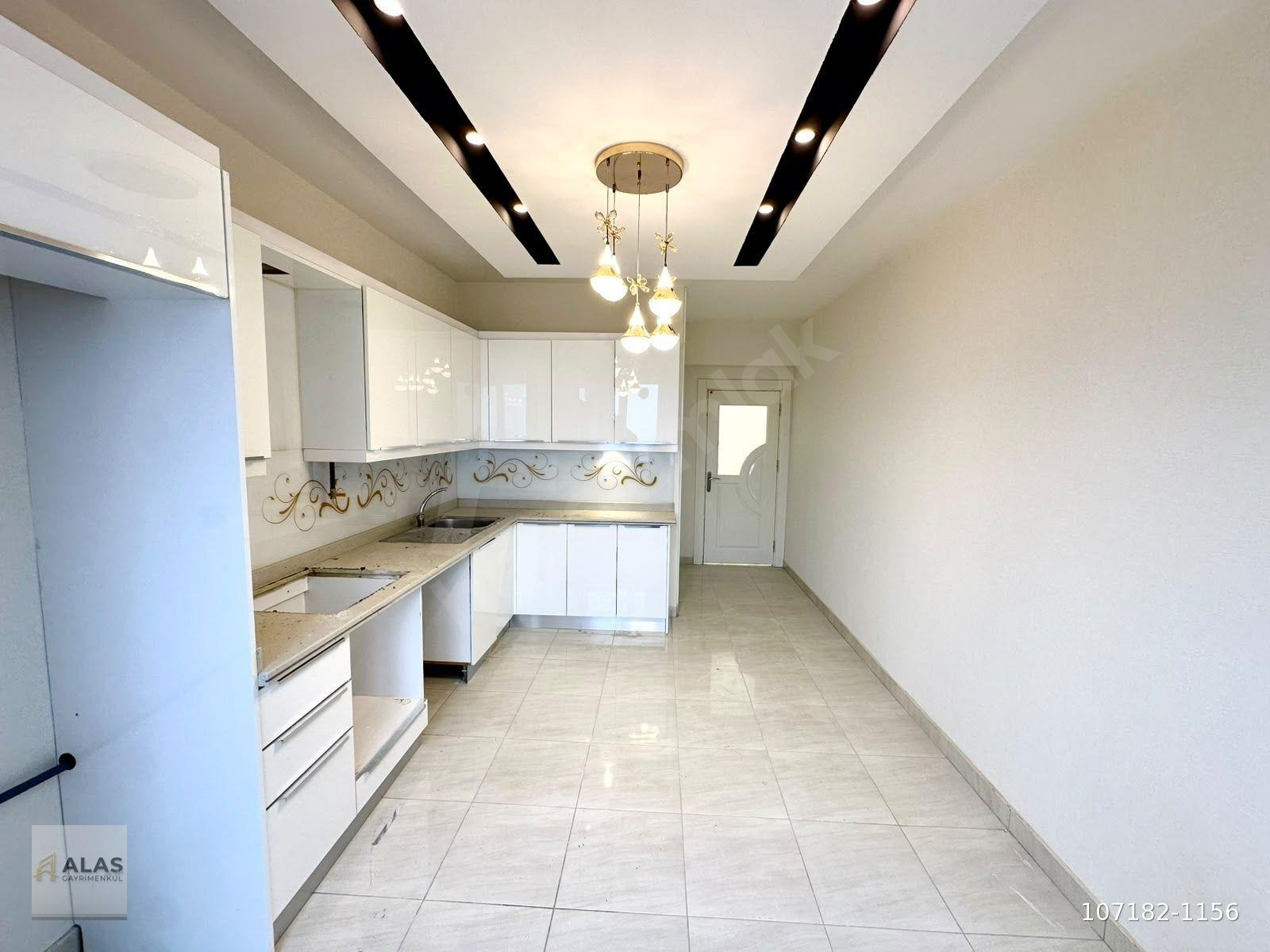 BEŞTEPEDE SİTE İÇİ ARA KAT GÜVENLİKLİ FIRSAT 3+1 DAİRE