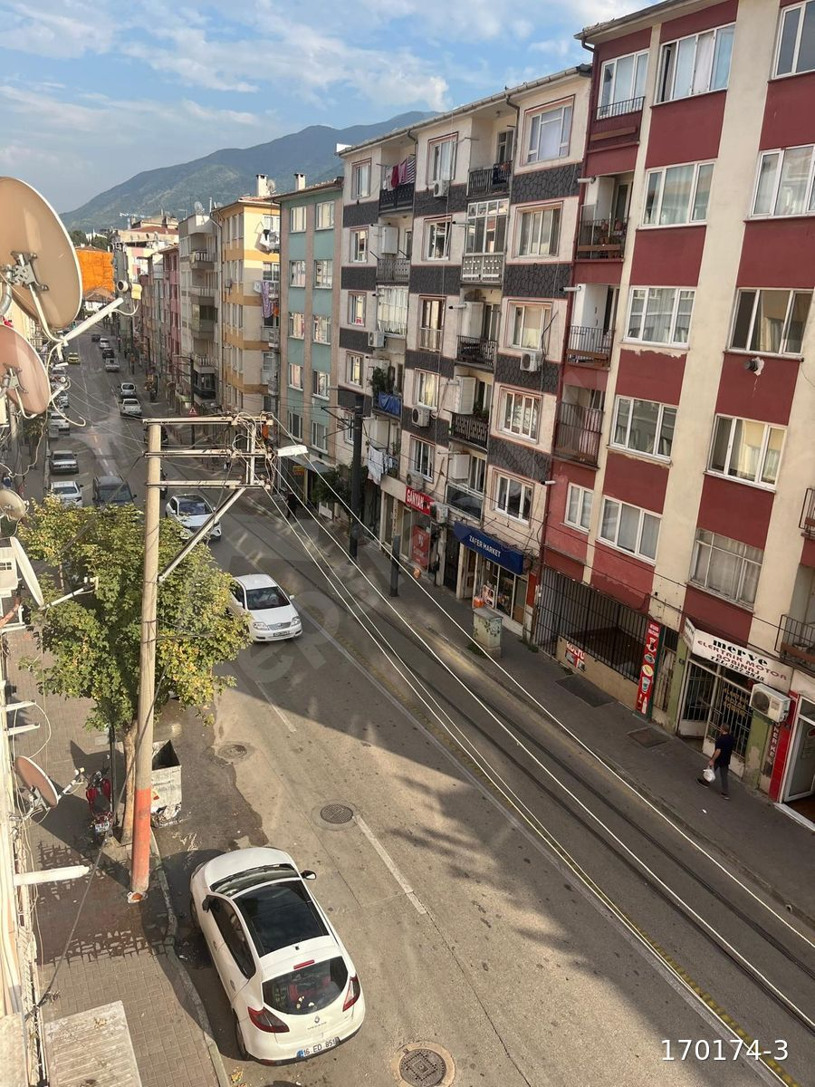 İNCİRLİ CADDESİ'NİN KALBİNDE,ÇİFT CEPHELİ,GÜN BOYU AYDINLIK EV