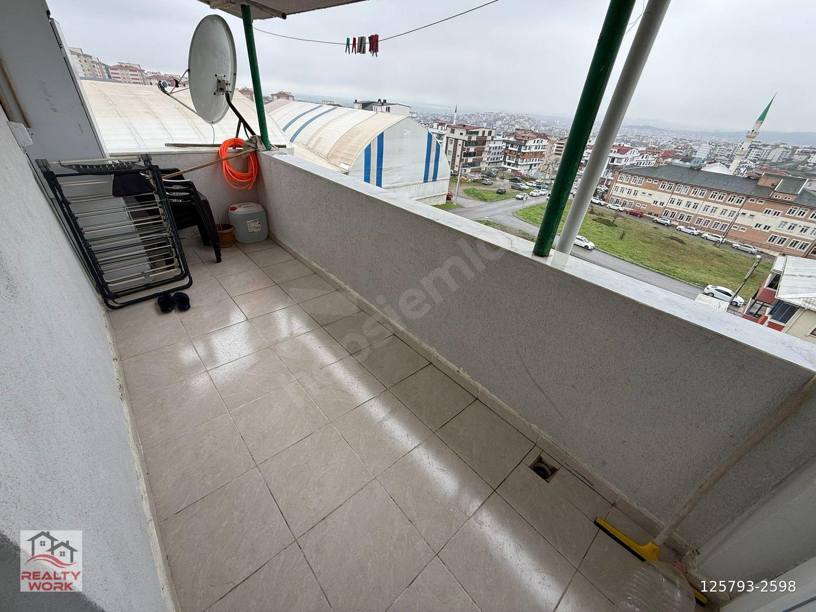 REALTY WORK'TEN EN ÜST KAT, KULLANIŞLI GENİŞ ODALARA SAHİP 2+1