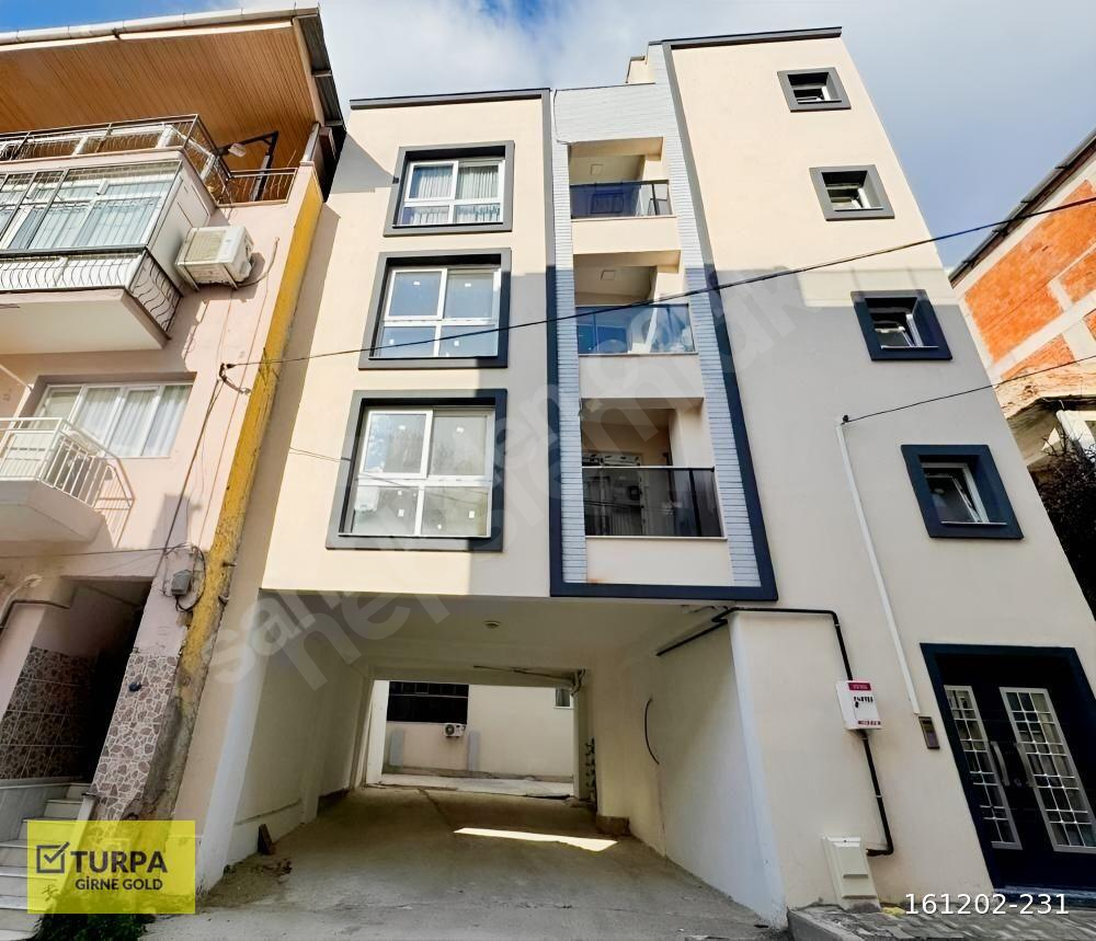 Bayraklı Çiçek Mahallesinde Satılık 2+1 Daire
