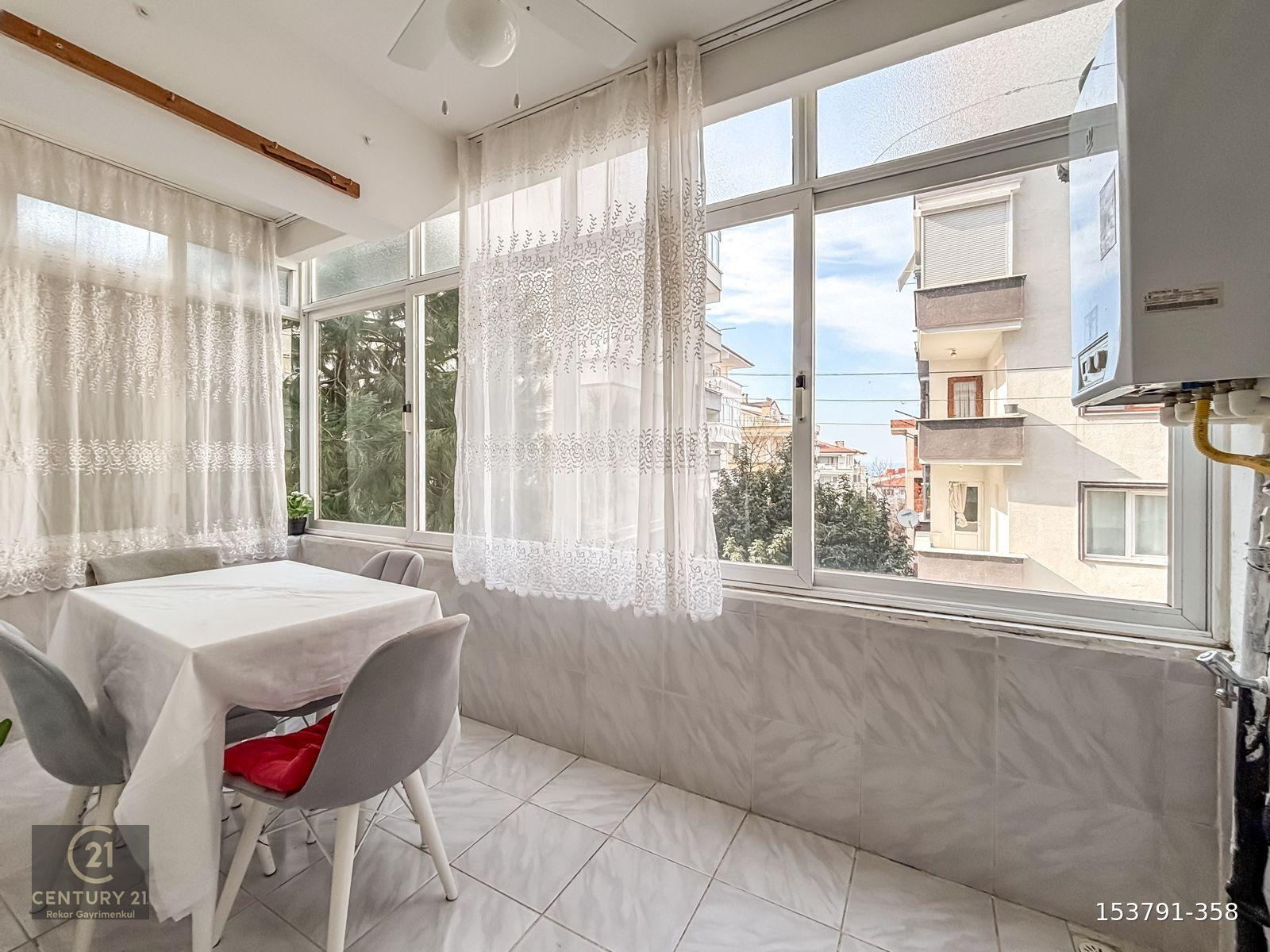 Çınarcık Çamlıkta Denize Yakın 2+1 Balkonlu Satılık Daire