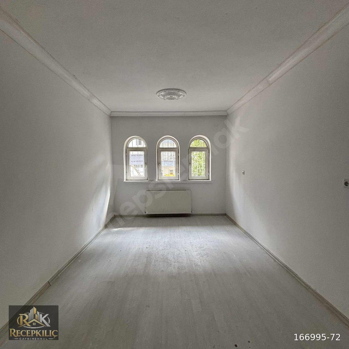 Ailelere Uygun Merkezi Konumda 3+1 Kiralık Daire