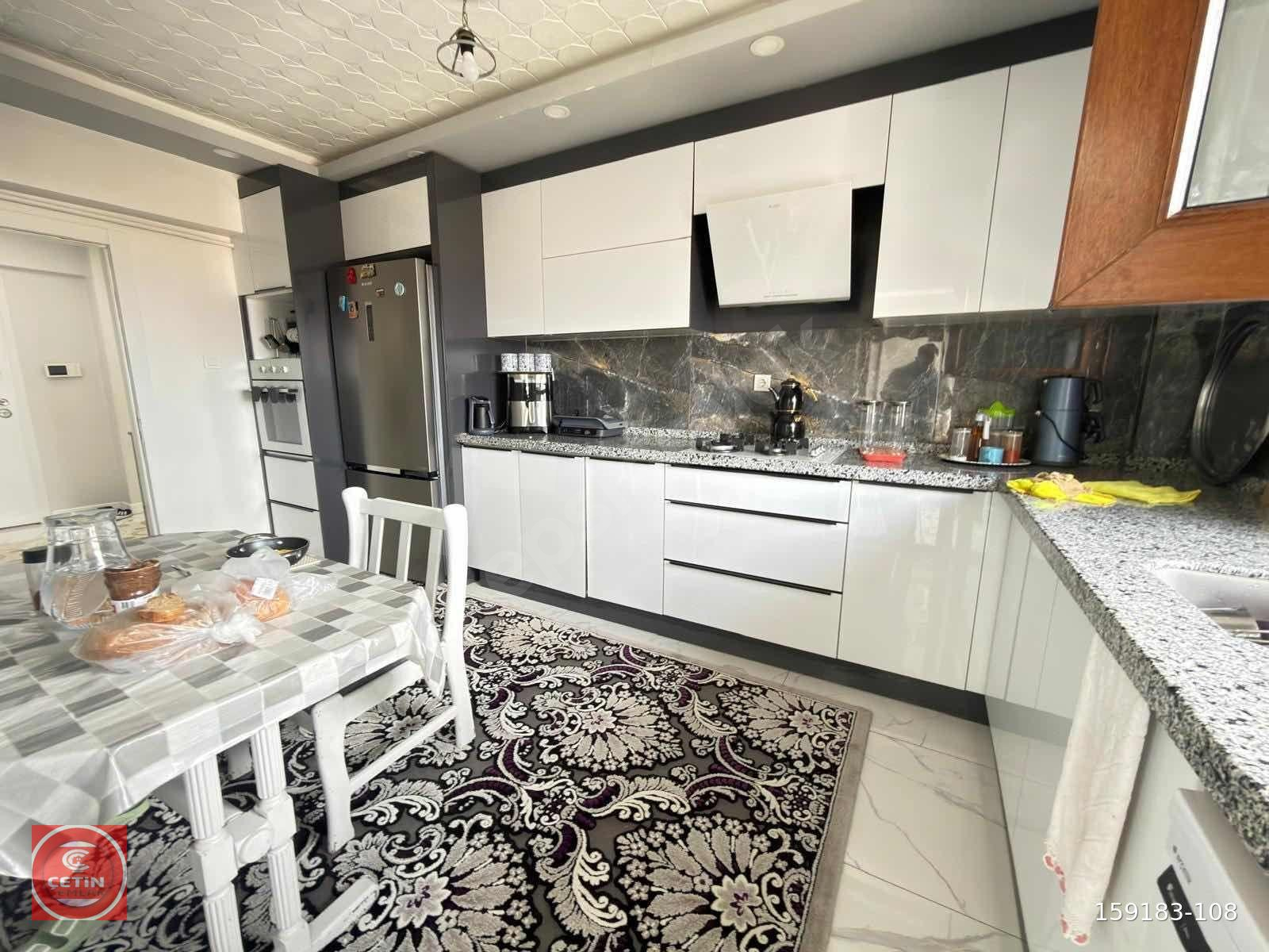 12.CADDE ÜZERİ MERKEZİ KONUM'DA ÇOK GENİŞ LÜKS 4+1 DAİRE!