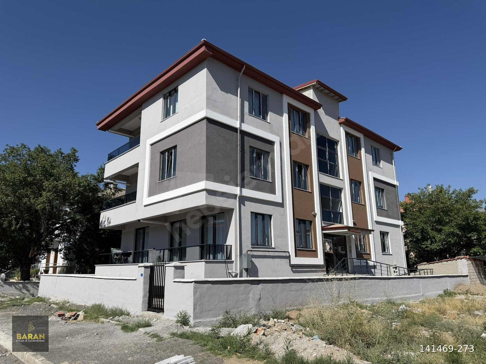 BARBAROS MAHALLESİNDE SATILIK ARA KAT 2+1 DAİRE