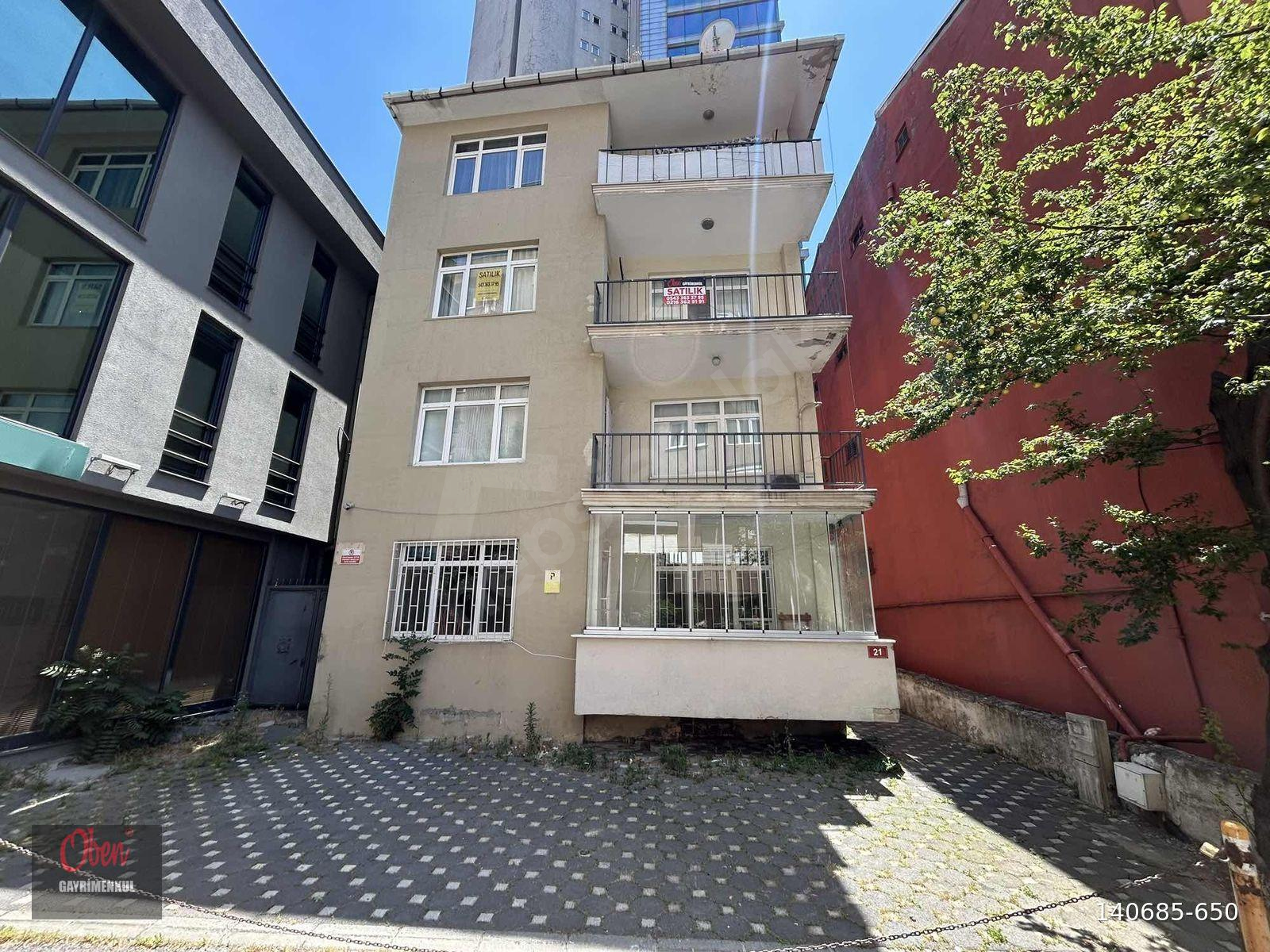 Kozyatağı Metroya yakın plazalar bölgesinde 2+1 100m² net